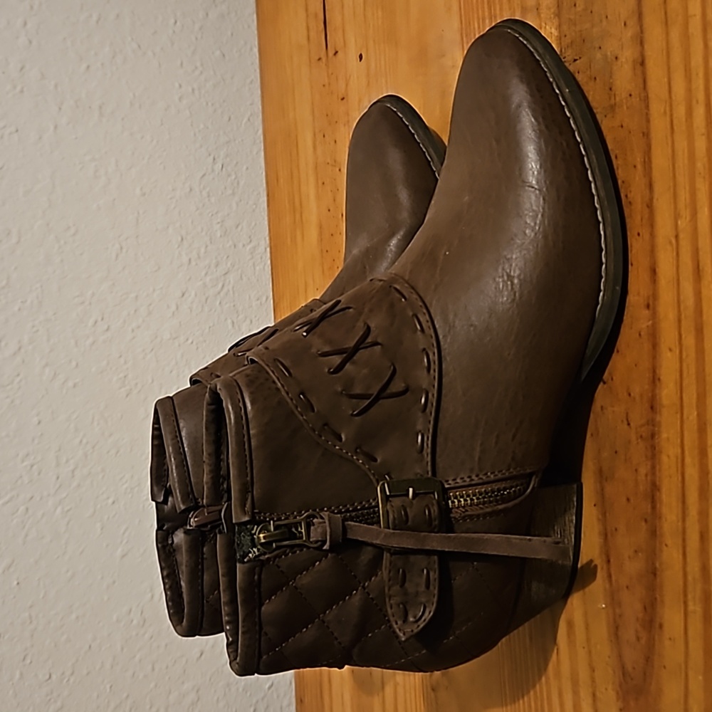 Hot Tomato brown booties size 10